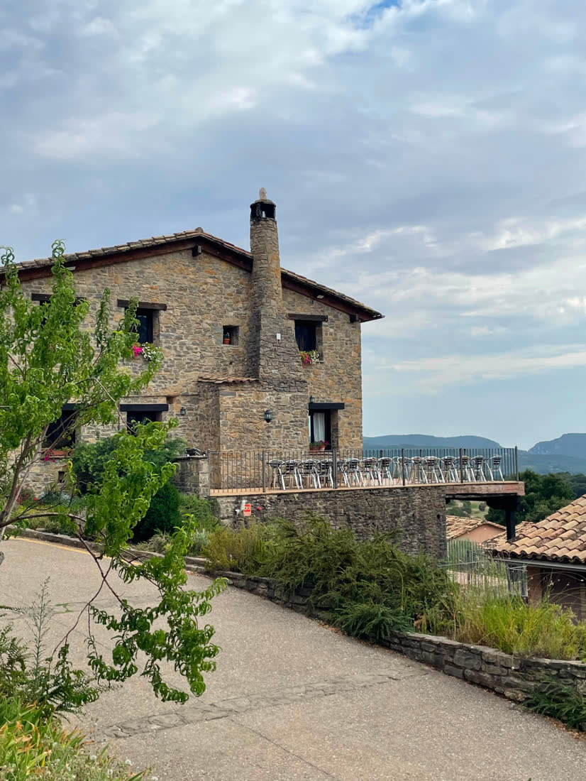 Stone country house with a terrace overlooking the Sierra de Guara